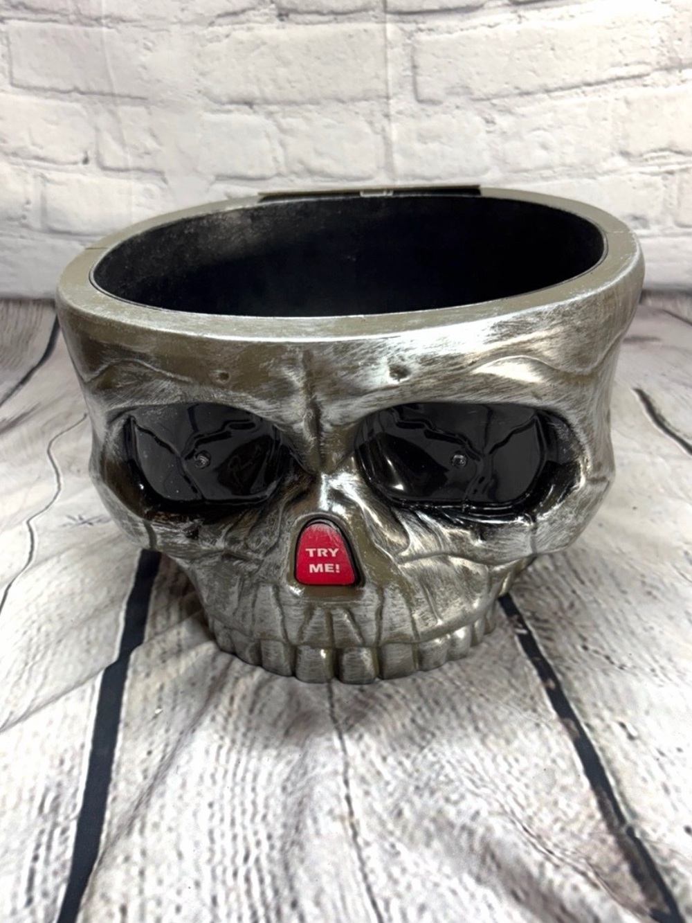Skelton Candy dish Silver Skull Decor that is motion activated creepy sounds NWT